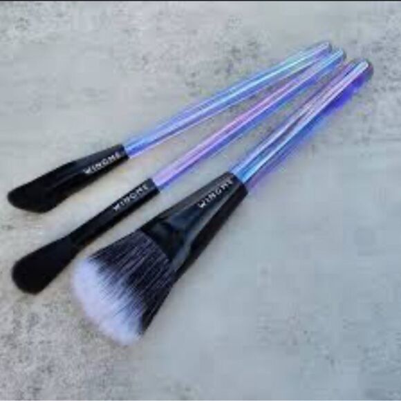 Wingme Cosmetics Halo Series 3 piece Essential Makeup Brush Set. - Picture 1 of 4